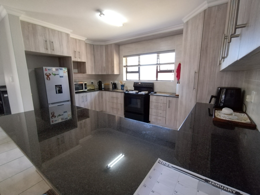 3 Bedroom Property for Sale in Wavecrest Eastern Cape